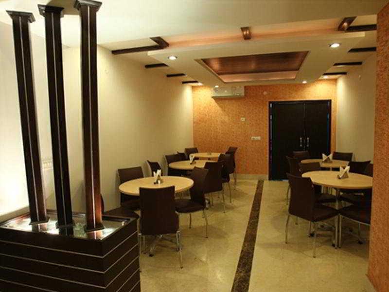 Emblem Hotel Sector 14 Gurgaon Exterior foto